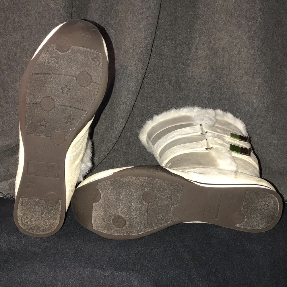 Boots - Picture 2 of 3